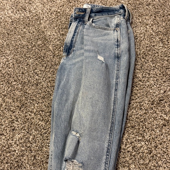 Hollister Denim - Hollister curvy ultra high rise mom jean